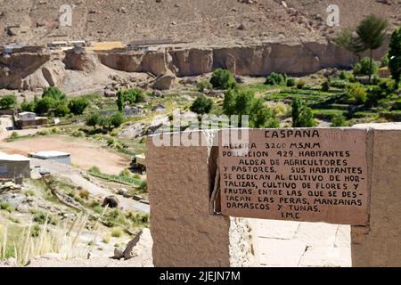 Caspana Village, Chile. Caspana ist ein chilenisches Dorf, 85 km von Calama entfernt, in der Schlucht, die durch den Fluss geformt wurde und die seinen Namen teilt und ein Nebenfluss von t ist Stockfoto