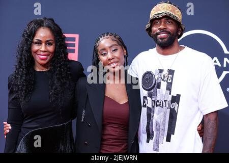 LOS ANGELES, KALIFORNIEN, USA - 26. JUNI: Kyrie Irving kommt bei den BET Awards 2022 im Microsoft Theater in L.A. an Live am 26. Juni 2022 in Los Angeles, California, USA. (Foto von Xavier Collin/Image Press Agency) Quelle: Image Press Agency/Alamy Live News Stockfoto