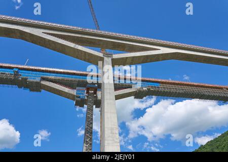 Komplexe Baustelle für den neuen Bahntrail von Stuttgart nach München. Kombinierter Tunnel- und Brückenbau im Filstal, Baden-Wuert Stockfoto