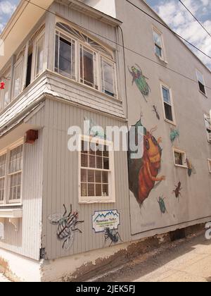 Bangor, Pennsylvania Downtown, zeigt die Quaintness einer amerikanischen Vergangenheit. Eine Hauptstraße wie ein normannisches Rockwell-Gemälde. Stockfoto