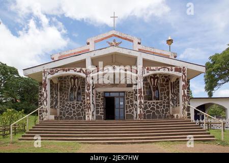 Vorderansicht der katholischen Kirche in Hanga Roa, Osterinsel, Chile Stockfoto