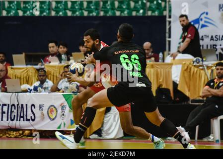 Hyderabad, Indien. 26.. Juni 2022. Tag 5 von 24. Asian Men's Club League Handball Championship Group Eine Vorrunde - erstes Spiel zwischen Al Arabi aus Katar und Al Qadsyia aus Kuwait in Hyderabad, Indien, am 26. Juni 2022. (Foto: Varun Kumar Mukhia/Pacific Press/Sipa USA) Quelle: SIPA USA/Alamy Live News Stockfoto