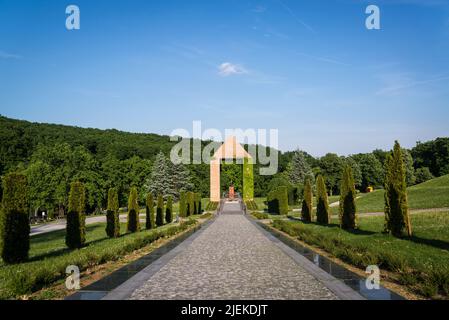 Kenotaf - gemeinsames Grab von nicht identifizierten Opfern des Heimatkrieges auf dem Mirogoj Friedhof, Zagreb, Kroatien Stockfoto