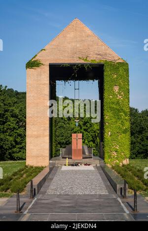 Kenotaf - gemeinsames Grab von nicht identifizierten Opfern des Heimatkrieges auf dem Mirogoj Friedhof, Zagreb, Kroatien Stockfoto