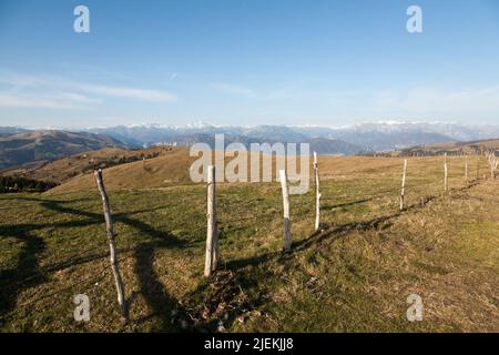 Herbstlandschaft des Mount Grappa. Italienische Alpen schöne Aussicht Stockfoto