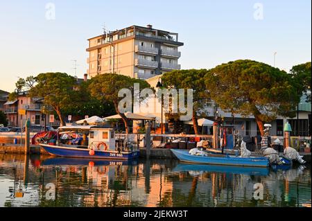 Caorle, Italien. Fischereihafen in Caorle Stockfoto