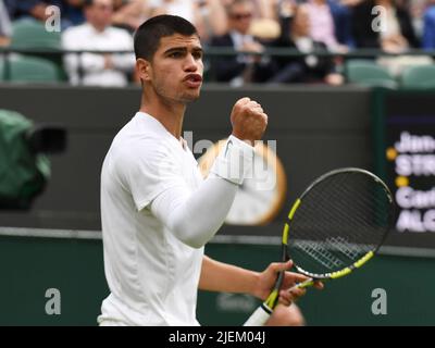 London, Gbr. 27.. Juni 2022. London Wimbledon Championships Day 1 27/06/2022 Carlos Alcaraz (ESP) erste Runde Spiel Kredit: Roger Parker/Alamy Live News Stockfoto