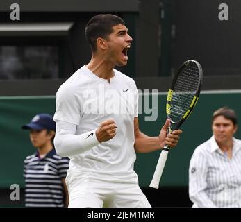 London, Gbr. 27.. Juni 2022. London Wimbledon Championships Day 1 27/06/2022 Carlos Alcaraz (ESP) erste Runde Spiel Kredit: Roger Parker/Alamy Live News Stockfoto