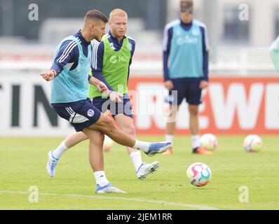 Schalke, Deutschland. 27.. Juni 2022. firo: 27.06.2022, Fußball, Fußball: 1.Bundesliga: Schalke 04 Training Tom Krauss, Krauss Credit: dpa/Alamy Live News Stockfoto