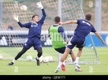 Schalke, Deutschland. 27.. Juni 2022. firo: 27.06.2022, Fußball, Fußball: 1. Bundesliga: Schalke 04 Training JUSTIN HEEKEREN/dpa/Alamy Live News Stockfoto