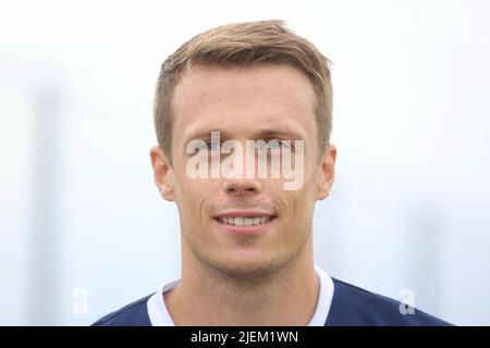 Schalke, Deutschland. 27.. Juni 2022. firo: 27.06.2022, Fußball, Fußball: 1. Bundesliga: Schalke 04 Training Alexander Schwolow, Portrait Credit: dpa/Alamy Live News Stockfoto