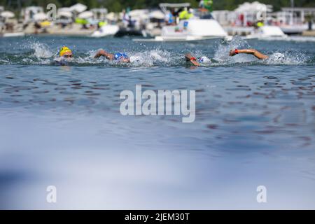 Budapest, Ungarn. 27.. Juni 2022. Das Rennen Freiwasser Schwimmen Frauen 5km FINA 19. World Championships Budapest 2022 Budapest, Lupa See 27/06/22 Foto Giorgio Perottino/Deepbluemedia/Insidefoto Kredit: Insidefoto srl/Alamy Live News Stockfoto