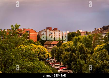 Spansko Vorstadtviertel in spätem Sonnenschein, Zagreb, Kroatien Stockfoto