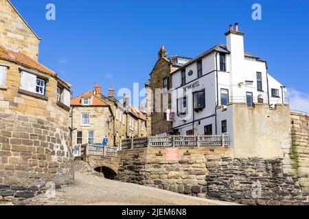 Robin Hood's Bay Yorkshire The Bay Hotel im Dorf Robin Hood's Bay Yorkshire England GB Europa Stockfoto