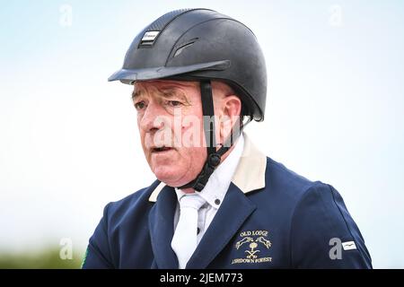 Paris, Frankreich, Frankreich. 26.. Juni 2022. John WHITAKER aus Großbritannien während der Longines Global Champions Tour, Paris Eiffel Jumping auf der Champs de Mars am 26. Juni 2022 in Paris, Frankreich. (Bild: © Matthieu Mirville/ZUMA Press Wire) Stockfoto