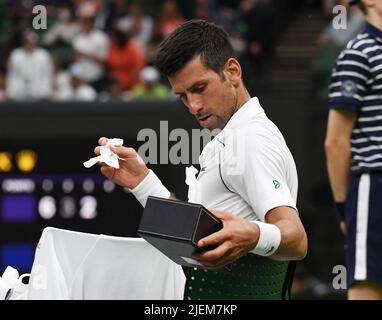 London, Gbr. 27.. Juni 2022. London Wimbledon Championships Day 1 27/06/2022 Novak Djokovic gewinnt das erste Spiel der Runde Credit: Roger Parker/Alamy Live News Stockfoto