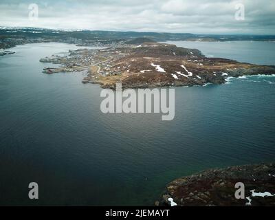 Drohnenfotos zeigen die Landschaft von St. Anthonys Neufundland Stockfoto