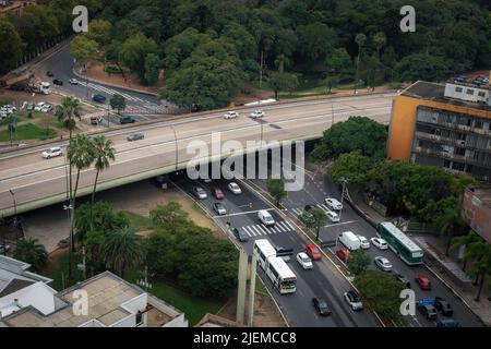 Imperatriz Leopoldina Viadukt und Joao Pessoa Avenue - Porto aleuse, Rio Grande do Sul, Brasilien Stockfoto