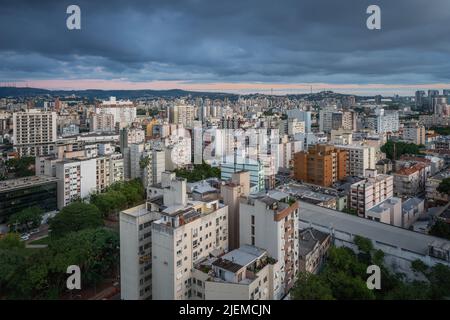 Luftaufnahme der Stadt Porto alegel und des Stadtviertels Cidade Baixa - Porto alegel, Rio Grande do Sul, Brasilien Stockfoto