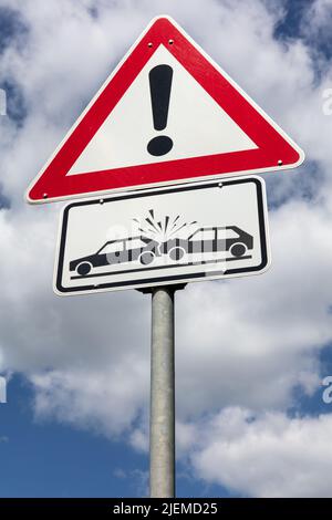 Deutsches Straßenschild: Gefahr, Unfallgefahr Stockfoto