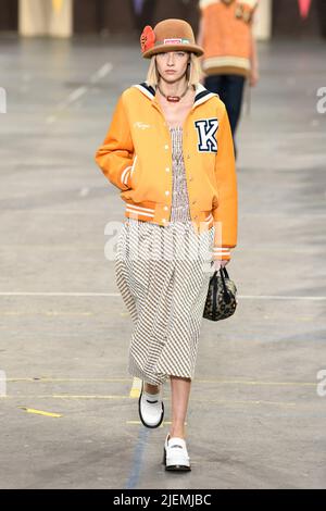 Paris, Frankreich. 26.. Juni 2022. KENZO SS23 Runway während der Paris Fashion Week Menswear am 2022. Juni - Paris, Frankreich. 26/06/2022 Credit: dpa/Alamy Live News Stockfoto