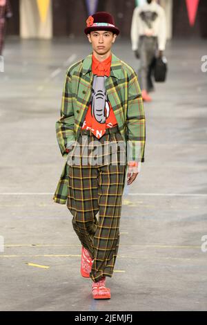 Paris, Frankreich. 26.. Juni 2022. KENZO SS23 Runway während der Paris Fashion Week Menswear am 2022. Juni - Paris, Frankreich. 26/06/2022 Credit: dpa/Alamy Live News Stockfoto