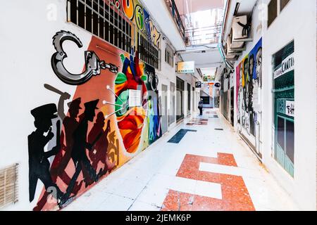 Der Pasaje Begoña de Torremolinos ist ein Symbol der LGBT-Rechte in Spanien. Francos Diktatur konnte die Freiheit, die es im internationalen Raum gibt, nicht zulassen Stockfoto