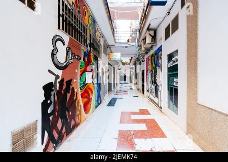 Der Pasaje Begoña de Torremolinos ist ein Symbol der LGBT-Rechte in Spanien. Francos Diktatur konnte die Freiheit, die es im internationalen Raum gibt, nicht zulassen Stockfoto