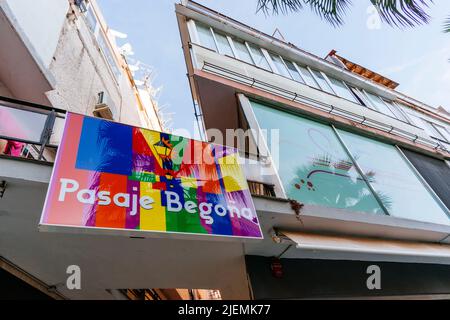 Der Pasaje Begoña de Torremolinos ist ein Symbol der LGBT-Rechte in Spanien. Francos Diktatur konnte die Freiheit, die es im internationalen Raum gibt, nicht zulassen Stockfoto