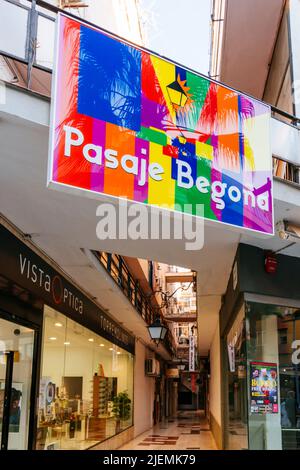 Der Pasaje Begoña de Torremolinos ist ein Symbol der LGBT-Rechte in Spanien. Francos Diktatur konnte die Freiheit, die es im internationalen Raum gibt, nicht zulassen Stockfoto