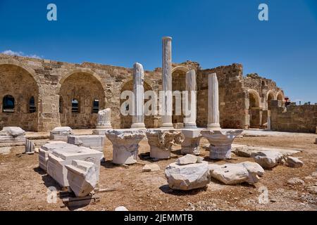 Athene und Apollo Tempel in Ruinen der römischen Stadt Side, Antalya, Türkei Stockfoto