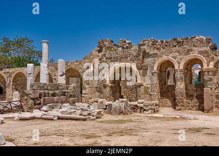 Athene und Apollo Tempel in Ruinen der römischen Stadt Side, Antalya, Türkei Stockfoto