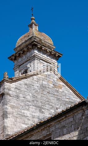 Glockenturm der Stiftskirche San Quirico d'Orcia Stockfoto