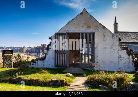 Eine Kirche, rund 1000 Jahre, auf St. Andrew's Old Kirk.die erste Kirche wurde wahrscheinlich aus Holz von Mönchen aus Lindisfarne gebaut. Stockfoto