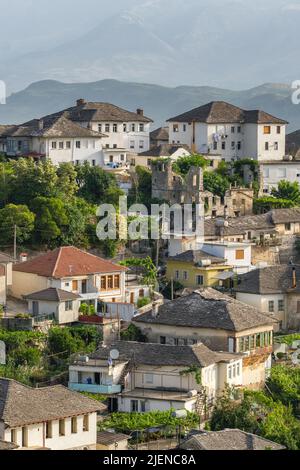 Alte Ottomanen-Häuser in Gjirokaster, Albanien aus nächster Nähe Stockfoto