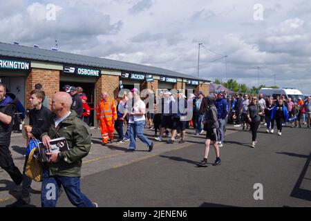 Croft, England, 26. Juni 2022. Rundgang durch die Boxengasse und Autogrammstunde bei der British Touring Car Championship auf dem Croft Circuit. Quelle: Colin Edwards Stockfoto