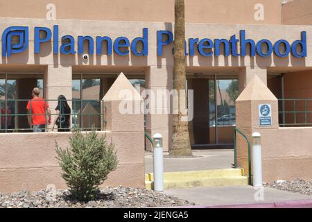 Las Vegas, NV, USA. 27.. Juni 2022. Blick auf das geplante Elternhaus in Nevada, da erwartet wird, dass eine hohe Anzahl von Patienten aus nahe gelegenen Staaten nach der Entscheidung des Obersten Gerichtshofs, Roe V Wade am 27. Juni 2022 in Las Vegas, Nevada, zu stürzen, erwartet wird. Quelle: Dee Cee Carter/Media Punch/Alamy Live News Stockfoto