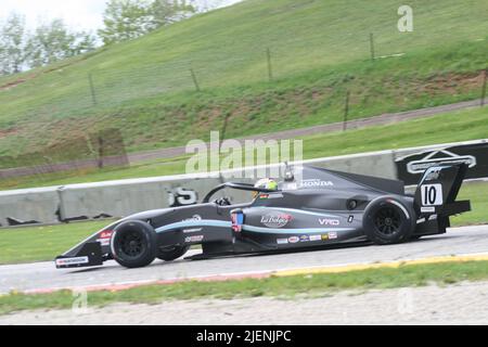 Drehen Sie die Sieben der Road America Raceway während des SVRA Spring Vintage Festivals 2022 Stockfoto