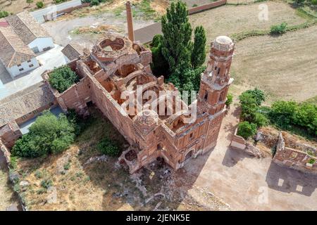 Ein Blick auf die Überreste der Altstadt von Belchite, Zaragoza Spanien, während des Spanischen Bürgerkrieges zerstört und von da an verlassen, Hervorhebung der Sa Stockfoto