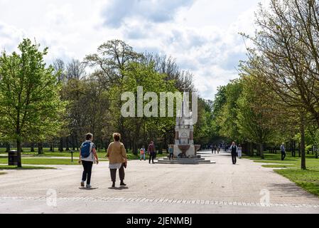 Der gotische Readmoney Drinking Fountain, auch bekannt als Parsee Fountain, im Regent's Park in London Stockfoto