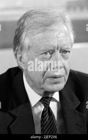 Der ehemalige US-Präsident Jimmy Carter bei einer Pressekonferenz am 11. Oktober 1988 in den Niederlanden. Stockfoto