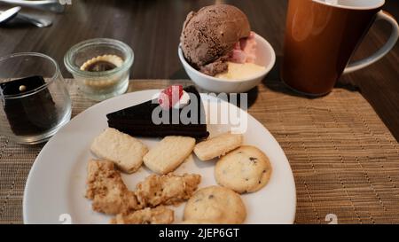 Süßwaren Süßwaren Süßzucker Desserts und Kaffee im Café Stockfoto