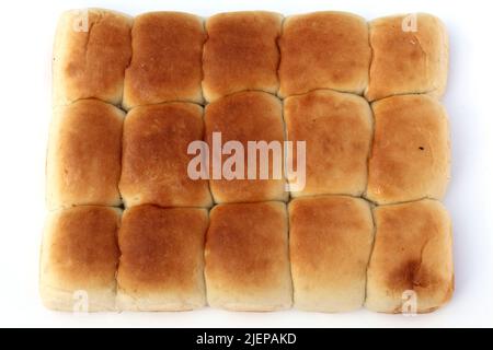 Isolierte weiße frisch gebackene weiche Brötchen auf weißem Hintergrund Stockfoto