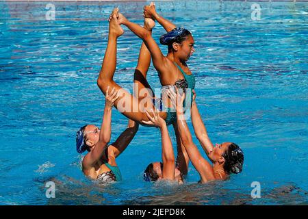 Budapest, Ungarn, 24.. Juni 2022. Das Team der USAtritt am achten Tag der Budapester FINA-Weltmeisterschaft 2022 im Alfred Hajos National Aquatics Complex in Budapest, Ungarn, im Women Team Free Finale an. 24. Juni 2022. Kredit: Nikola Krstic/Alamy Stockfoto