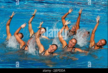 Budapest, Ungarn, 24.. Juni 2022. Das italienische Team tritt am achten Tag der FINA-Weltmeisterschaft 2022 in Budapest im Alfred Hajos National Aquatics Complex in Budapest, Ungarn, im Finale des Women Team Free an. 24. Juni 2022. Kredit: Nikola Krstic/Alamy Stockfoto