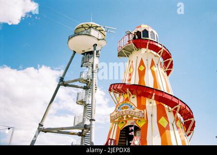 Helter Skelter Fairground Slide, Bournemouth Pier, Bournemouth, Dorset, England, Vereinigtes Königreich. Stockfoto