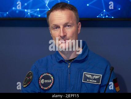 20. Juni 2022, Brandenburg, Schönefeld: Matthias Maurer, ESA-Astronaut, auf der Internationalen Raumfahrtausstellung ILA. Die Airshow am Flughafen Schönefeld wird ab 22,06 Uhr geöffnet. - 26.06.2022. Foto: Wolfgang Kumm/dpa Stockfoto