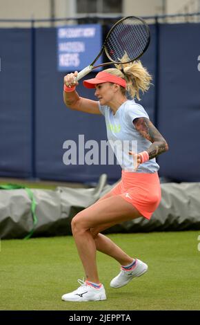 Tereza Martincová (Tschechisch) auf den Übungsplätzen von Rothesay International, Devonshire Park, Eastbourne, 21.. Juni 2022 Stockfoto