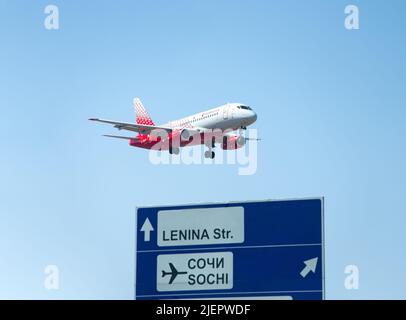 Sotschi, Russland - 22. April 2022: Russian Airlines, Sukhoi SuperJet 100-95B Stockfoto