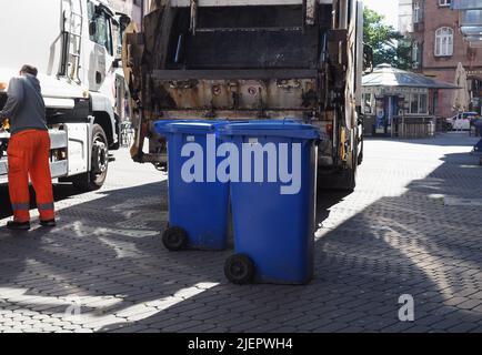 NÜRNBERG, DEUTSCHLAND - CA. JUNI 2022: Müllwagen Stockfoto